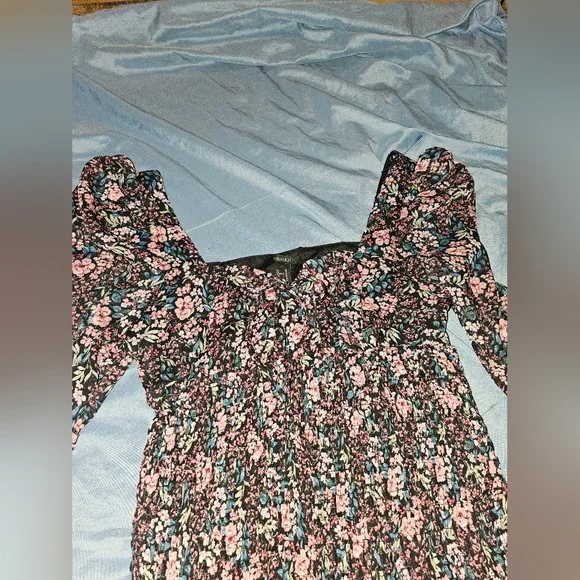 Forever21 Floral Dress Woman's Medium - Picture 4 of 6
